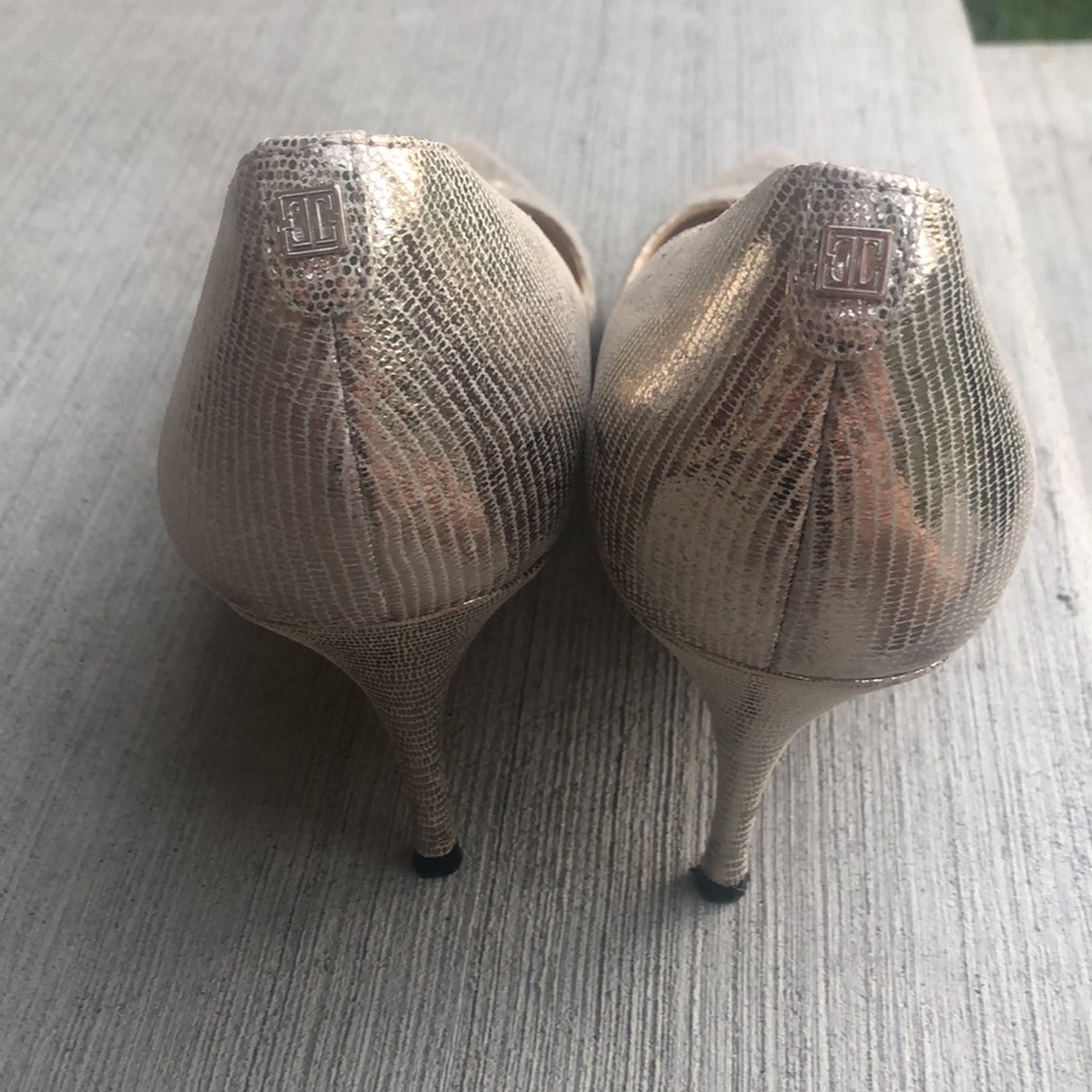 Pumps - Picture 2 of 8
